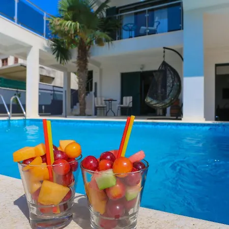别墅 Spacious In Kastel Stafilic With Pool