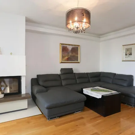 Spacious In Kastel Stafilic With Pool 别墅 Kaštela