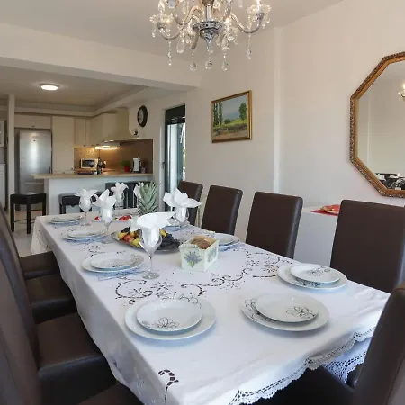 Spacious In Kastel Stafilic With Pool * Kaštela