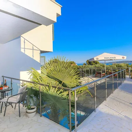 Spacious In Kastel Stafilic With Pool 别墅 *