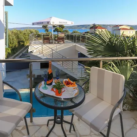 Spacious In Kastel Stafilic With Pool *