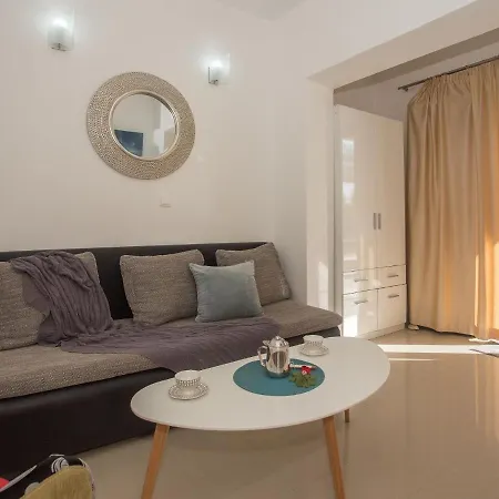 别墅 Spacious In Kastel Stafilic With Pool Kaštela