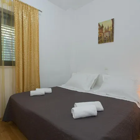 Spacious In Kastel Stafilic With Pool 别墅 Kaštela