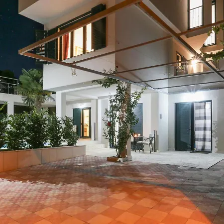 Spacious In Kastel Stafilic With Pool Kaštela