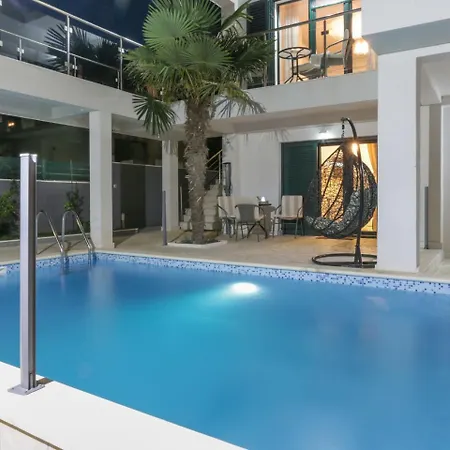 别墅 Spacious In Kastel Stafilic With Pool *