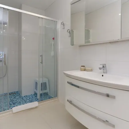 别墅 Spacious In Kastel Stafilic With Pool Kaštela
