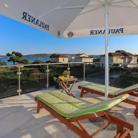 Spacious In Kastel Stafilic With Pool 别墅 Kaštela