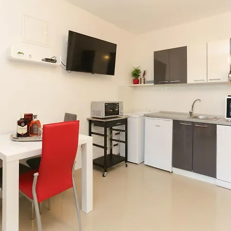 Spacious In Kastel Stafilic With Pool Каштела